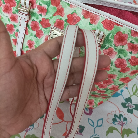 Authentic Dooney and Bourke Large Petunia Tote - Picture 4 of 16
